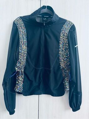 Nike Black Women’s Varsity Running Jacket with Multicolor Panels and Mesh detail